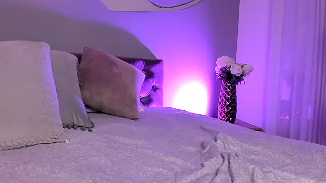 Snapshot of Nicolle_W chatting on 03-07-25, 02:56 Nicolle W online show from 03-07-25, 02:56