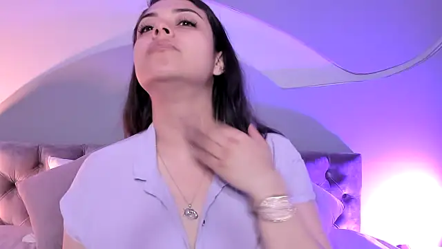 Snapshot of Nicolle_W chatting on 03-08-25, 11:58 Nicolle W online show from 03-08-25, 11:58