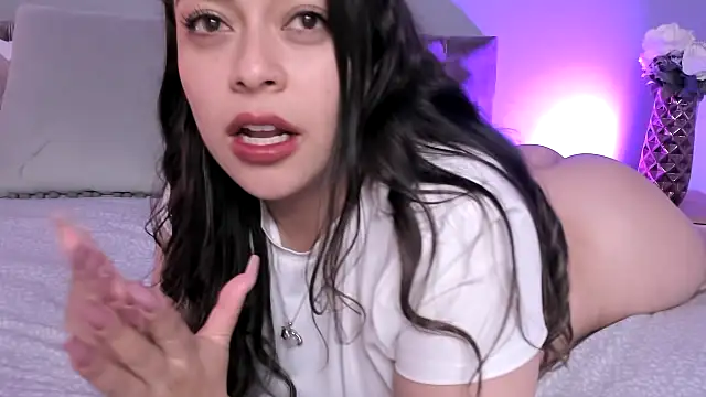 Snapshot of Nicolle_W chatting on 03-10-25, 06:01 Nicolle W online show from 03-10-25, 06:01