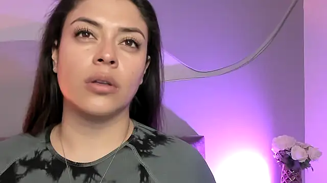 Snapshot of Nicolle_W chatting on 03-11-25, 11:55 Nicolle W online show from 03-11-25, 11:55