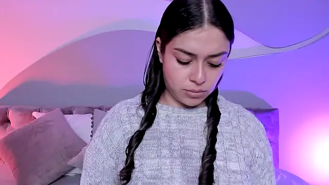 Snapshot of Nicolle_W chatting on 03-13-25, 12:02 Nicolle W online show from 03-13-25, 12:02