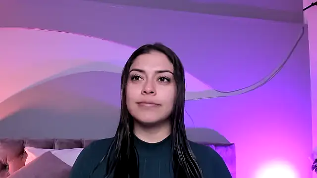 Snapshot of Nicolle_W chatting on 03-20-25, 12:00 Nicolle W online show from 03-20-25, 12:00