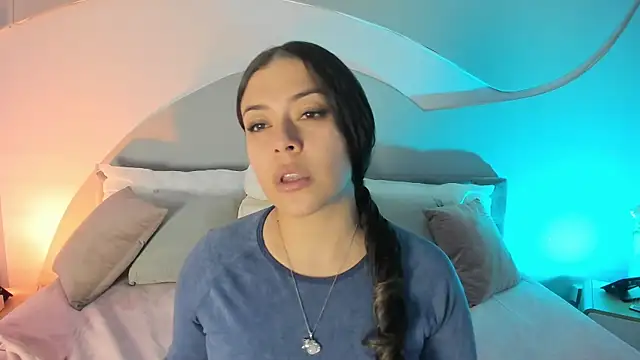 Snapshot of Nicolle_W chatting on 09-15-25, 12:05 Nicolle W online show from 09-15-25, 12:05