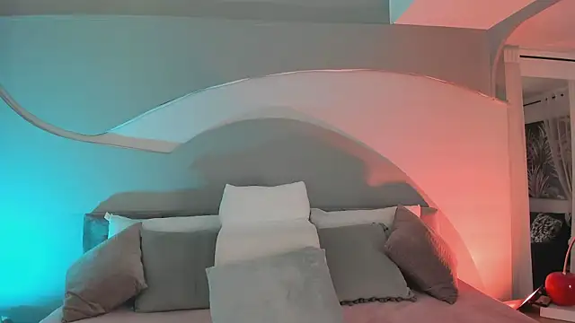 Snapshot of Nicolle_W chatting on 09-18-25, 11:56 Nicolle W online show from 09-18-25, 11:56