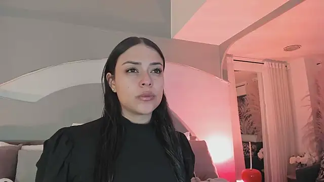 Snapshot of Nicolle_W chatting on 10-24-25, 12:01 Nicolle W online show from 10-24-25, 12:01