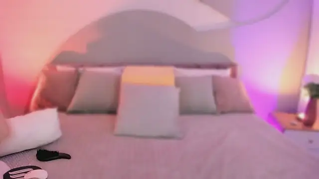 Snapshot of Nicolle_W chatting on 11-03-25, 12:50 Nicolle W online show from 11-03-25, 12:50