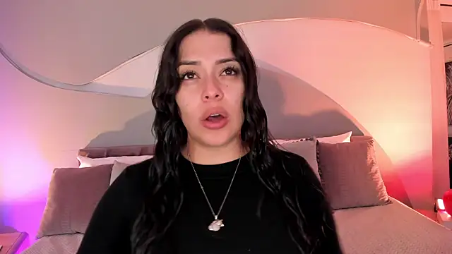 Snapshot of Nicolle_W chatting on 11-07-25, 11:43 Nicolle W online show from 11-07-25, 11:43