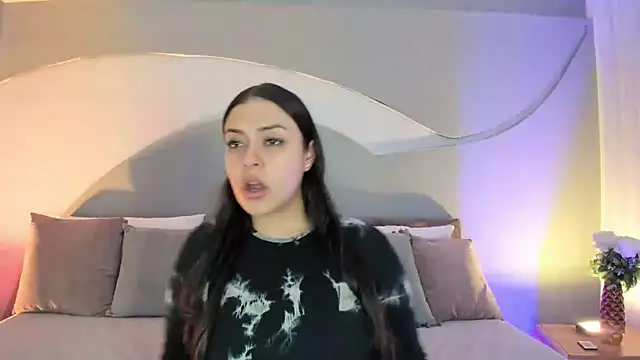 Snapshot of Nicolle_W chatting on 11-14-25, 11:53 Nicolle W online show from 11-14-25, 11:53