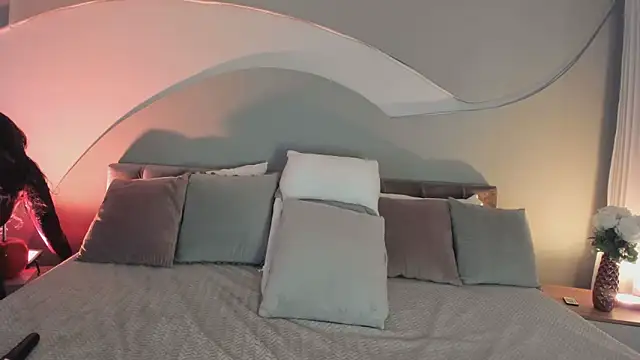 Snapshot of Nicolle_W chatting on 11-27-25, 11:34 Nicolle W online show from 11-27-25, 11:34