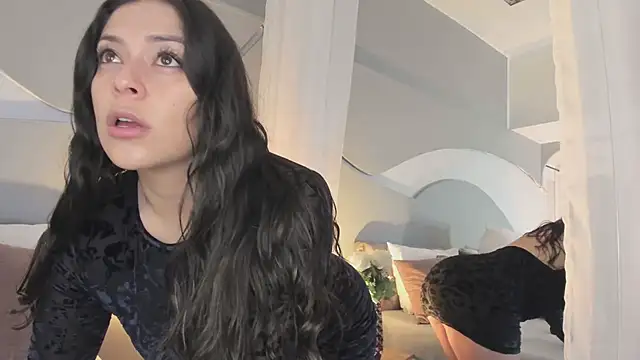 Snapshot of Nicolle_W chatting on 12-02-25, 11:48 Nicolle W online show from 12-02-25, 11:48