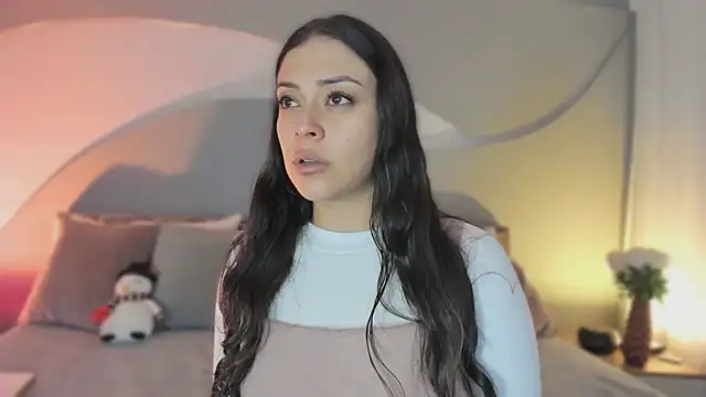 Snapshot of Nicolle_W chatting on 12-04-25, 11:41 Nicolle W online show from 12-04-25, 11:41