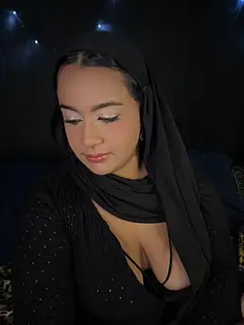 Snapshot of Maryam_yamal chatting on 10-18-25, 09:15 Maryam yamal online show from 10-18-25, 09:15