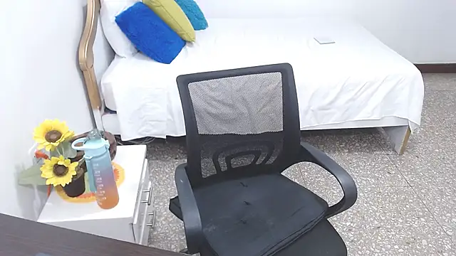 emiliaa hot online show from 02-05-25, 01:04