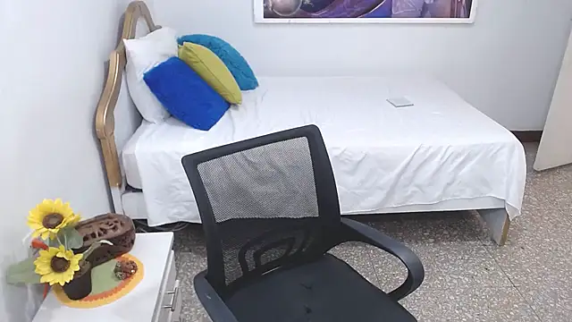 emiliaa hot online show from 02-07-25, 06:45