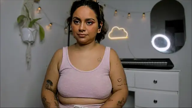 susy angel online show from 12-29-24, 06:14