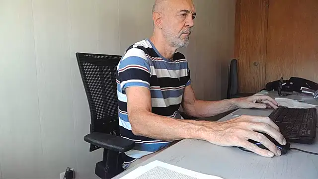 Snapshot of Herba_Mare chatting on 12-20-25, 12:56 Herba Mare online show from 12-20-25, 12:56