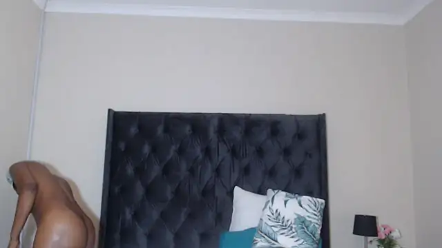 Snapshot of Sexynaughty_Gal chatting on 12-17-24, 08:21 Sexynaughty Gal online show from 12-17-24, 08:21