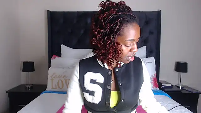 Snapshot of Sexynaughty_Gal chatting on 11-18-25, 09:30 Sexynaughty Gal online show from 11-18-25, 09:30