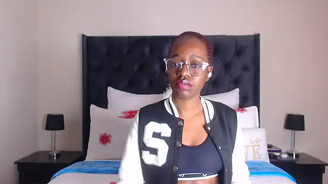 Snapshot of Sexynaughty_Gal chatting on 12-04-25, 08:06 Sexynaughty Gal online show from 12-04-25, 08:06