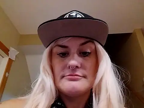 Snapshot of madulga chatting on 01-06-26, 02:15 madulga online show from 01-06-26, 02:15