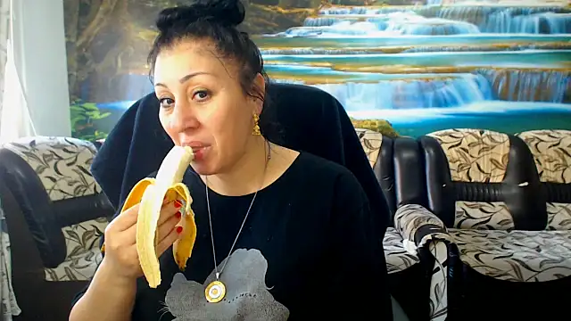 Snapshot of MoistMady chatting on 03-11-26, 06:30 MoistMady online show from 03-11-26, 06:30