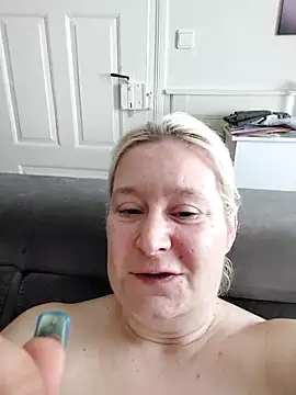 Snapshot of GeileEstelle chatting on 03-12-25, 01:40 GeileEstelle online show from 03-12-25, 01:40