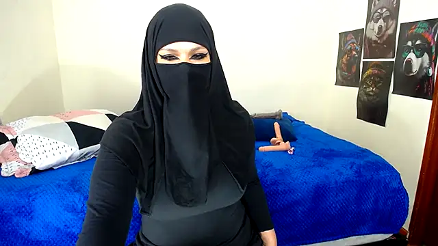 Snapshot of evelyn__salah chatting on 02-13-25, 04:54 evelyn salah online show from 02-13-25, 04:54