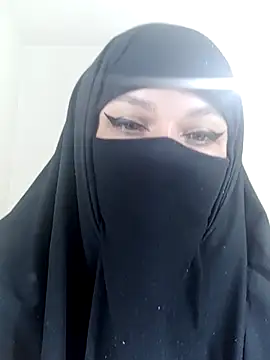 Snapshot of evelyn__salah chatting on 10-14-25, 04:08 evelyn salah online show from 10-14-25, 04:08