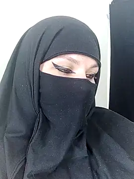 Snapshot of evelyn__salah chatting on 10-21-25, 10:10 evelyn salah online show from 10-21-25, 10:10