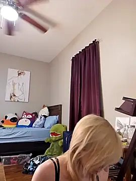 AmethystFoxx online show from 03-18-25, 01:10