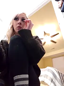 AmethystFoxx online show from 12-04-25, 10:40