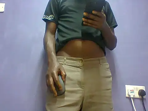 Snapshot of Africanmandk chatting on 10-17-25, 11:35 Africanmandk online show from 10-17-25, 11:35
