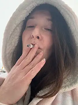 Mini And The Bear online show from 03-20-26, 06:13