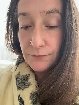 Mini And The Bear online show from 04-04-26, 05:10