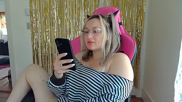 Snapshot of ashleyblaydex chatting on 04-30-26, 06:36 ashleyblaydex online show from 04-30-26, 06:36