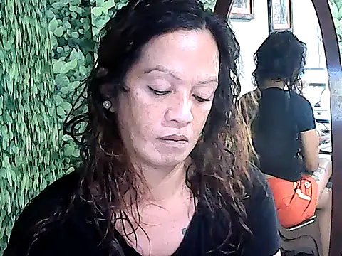 Snapshot of yummy_21xxx chatting on 09-18-25, 08:38 yummy 21xxx online show from 09-18-25, 08:38