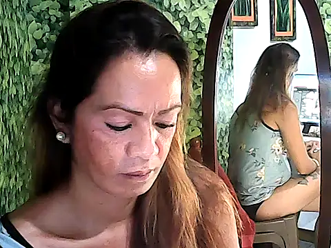 Snapshot of yummy_21xxx chatting on 10-13-25, 01:44 yummy 21xxx online show from 10-13-25, 01:44
