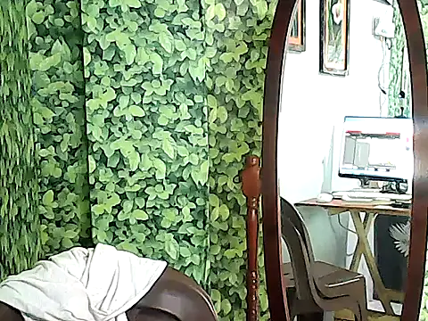 Snapshot of yummy_21xxx chatting on 10-21-25, 12:33 yummy 21xxx online show from 10-21-25, 12:33