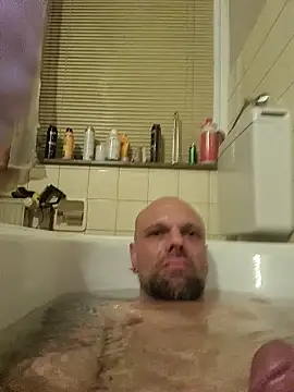 Ladyshaker82 online show from 04-16-26, 12:00