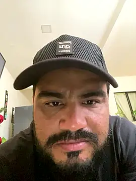 Snapshot of MichaelBear_ chatting on 01-10-26, 06:09 MichaelBear online show from 01-10-26, 06:09