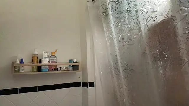 Snapshot of dreamyriri chatting on 02-18-26, 09:44 dreamyriri online show from 02-18-26, 09:44