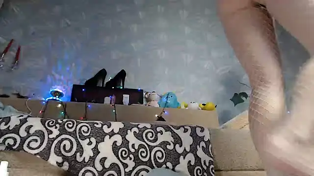 Snapshot of Ria_23 chatting on 11-15-25, 12:19 Ria 23 online show from 11-15-25, 12:19