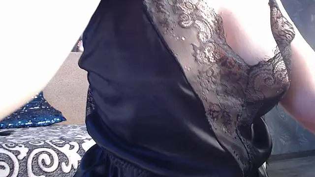 Snapshot of Ria_23 chatting on 11-17-25, 02:06 Ria 23 online show from 11-17-25, 02:06