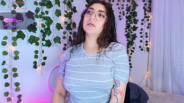 Snapshot of Samii_Evans chatting on 10-10-25, 06:23 Samii Evans online show from 10-10-25, 06:23