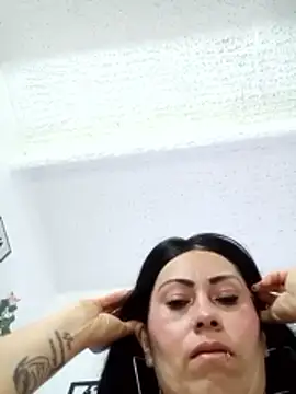 Snapshot of Tania_mature chatting on 05-12-26, 05:10 Tania mature online show from 05-12-26, 05:10