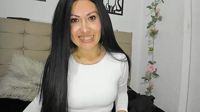Snapshot of Tania_mature chatting on 05-26-26, 07:43 Tania mature online show from 05-26-26, 07:43