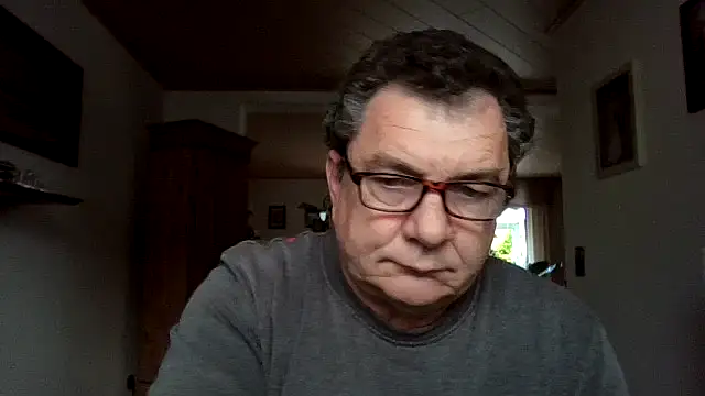 Snapshot of Nobbie444 chatting on 11-17-25, 01:39 Nobbie444 online show from 11-17-25, 01:39