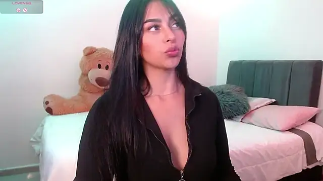 Melaniie01 online show from 12-15-25, 10:25