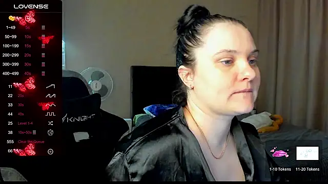 Snapshot of AlanaBrox chatting on 11-05-25, 12:10 AlanaBrox online show from 11-05-25, 12:10