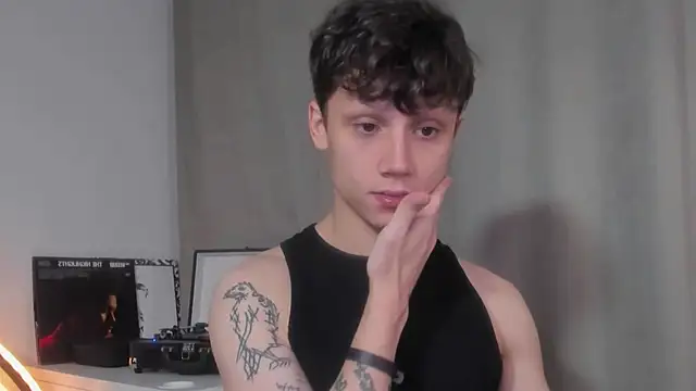 Snapshot of Nicky_neal chatting on 12-12-24, 12:38 Nicky neal online show from 12-12-24, 12:38